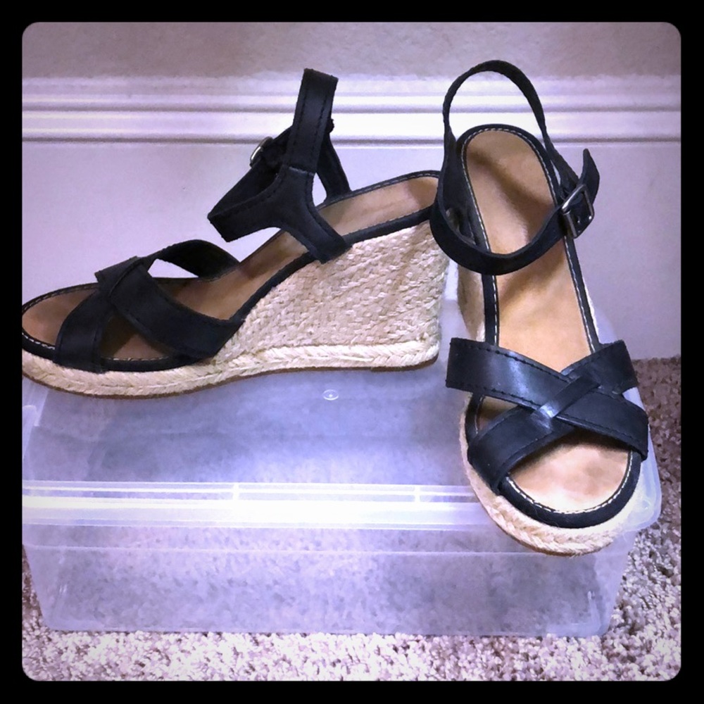 Tommy Bahama Black Strappy Wedges